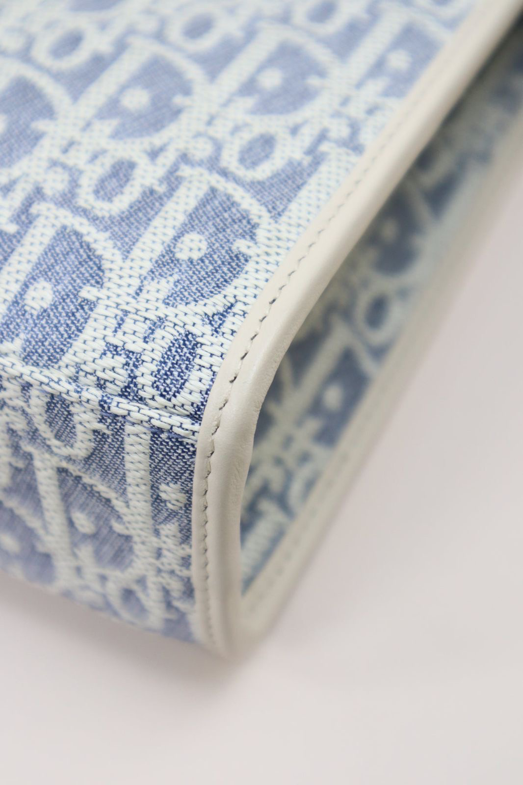Dior 30 Montaigne Pouch