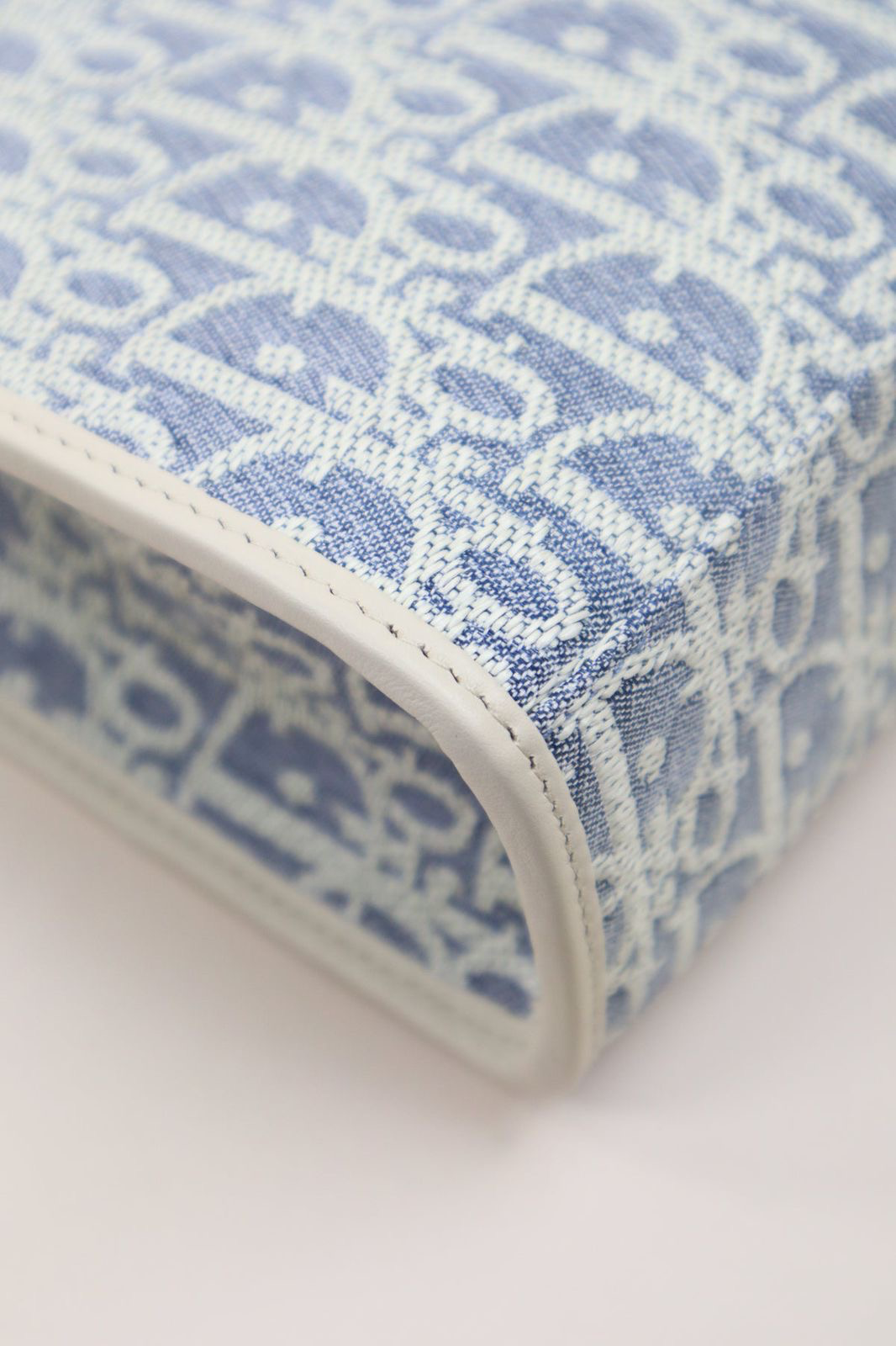 Dior 30 Montaigne Pouch
