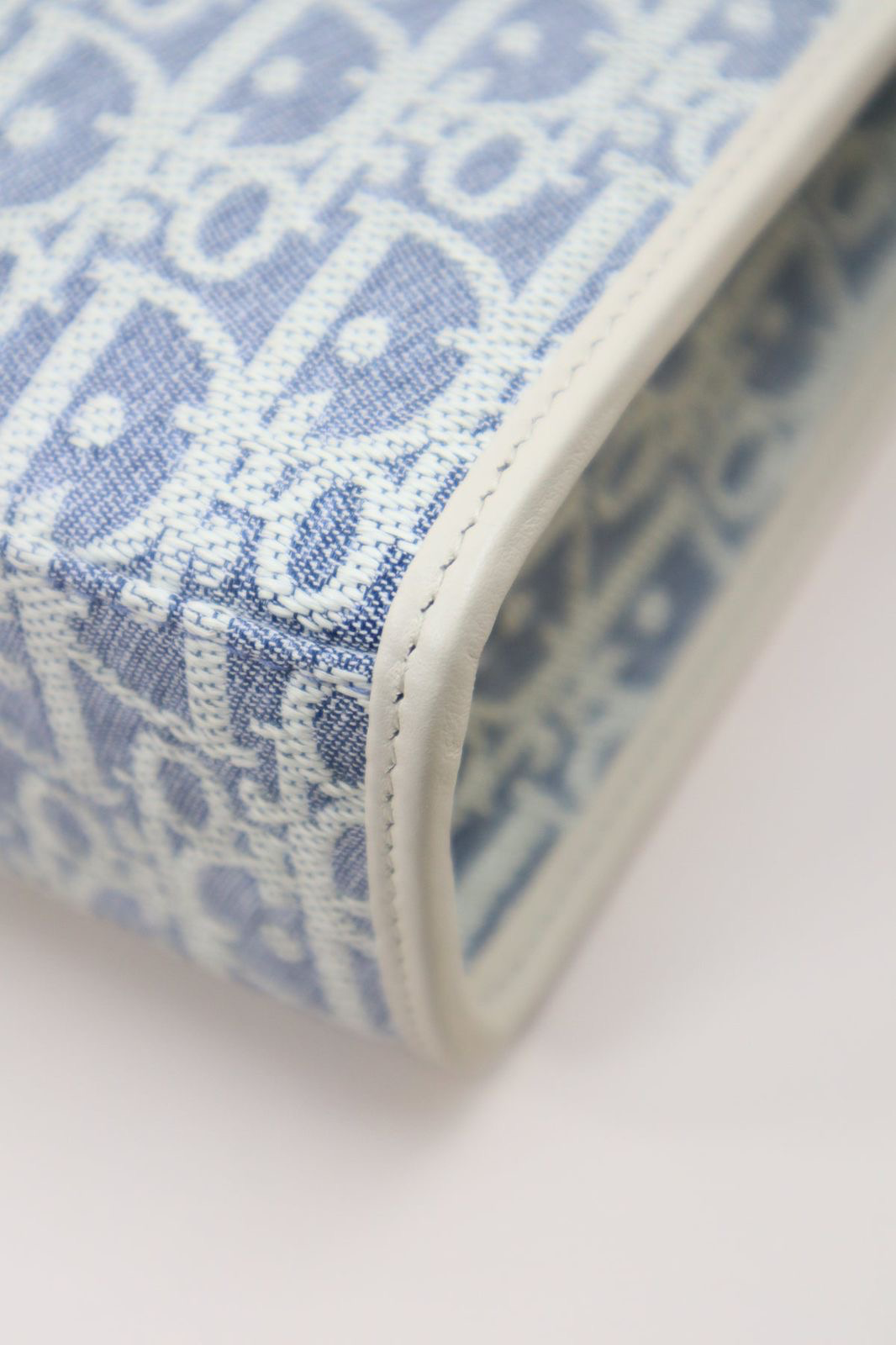 Dior 30 Montaigne Pouch